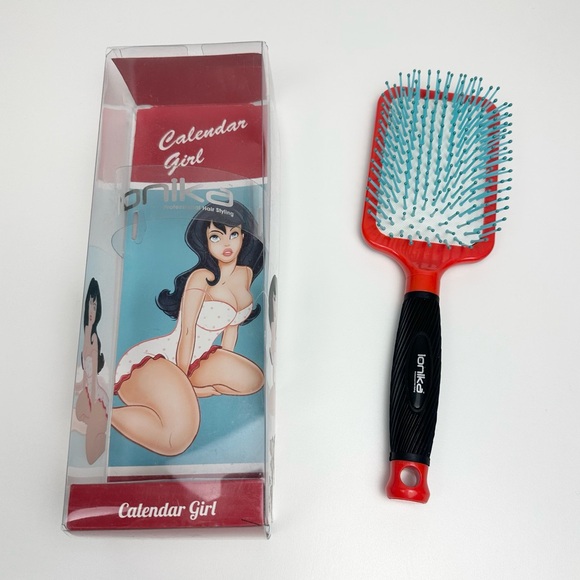 Ionika Calendar Girl Paddle Hair Brush - Picture 6 of 12